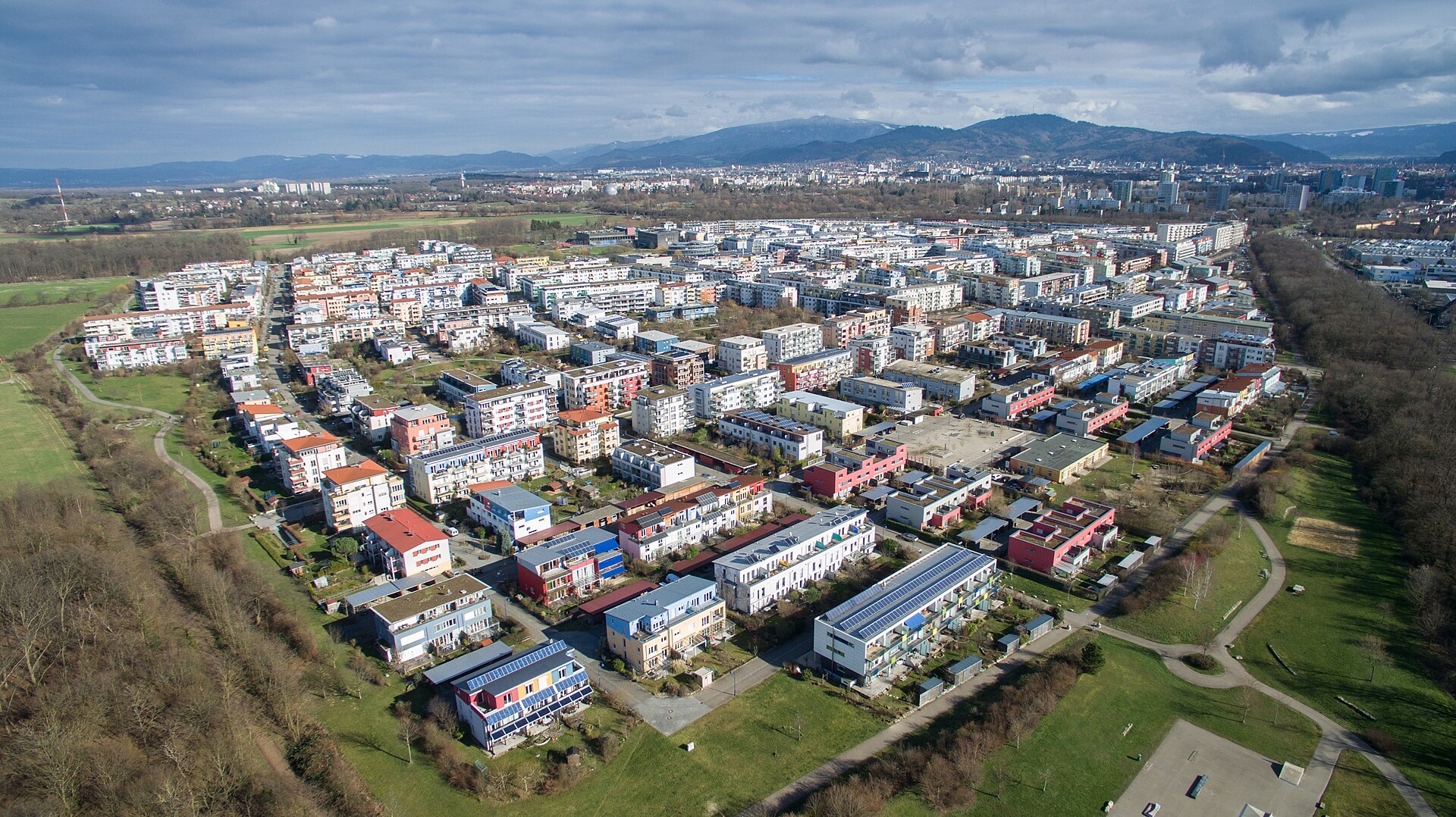Luftbild des Stadtteils Rieselfeld in Freiburg aus dem Jahr 2016